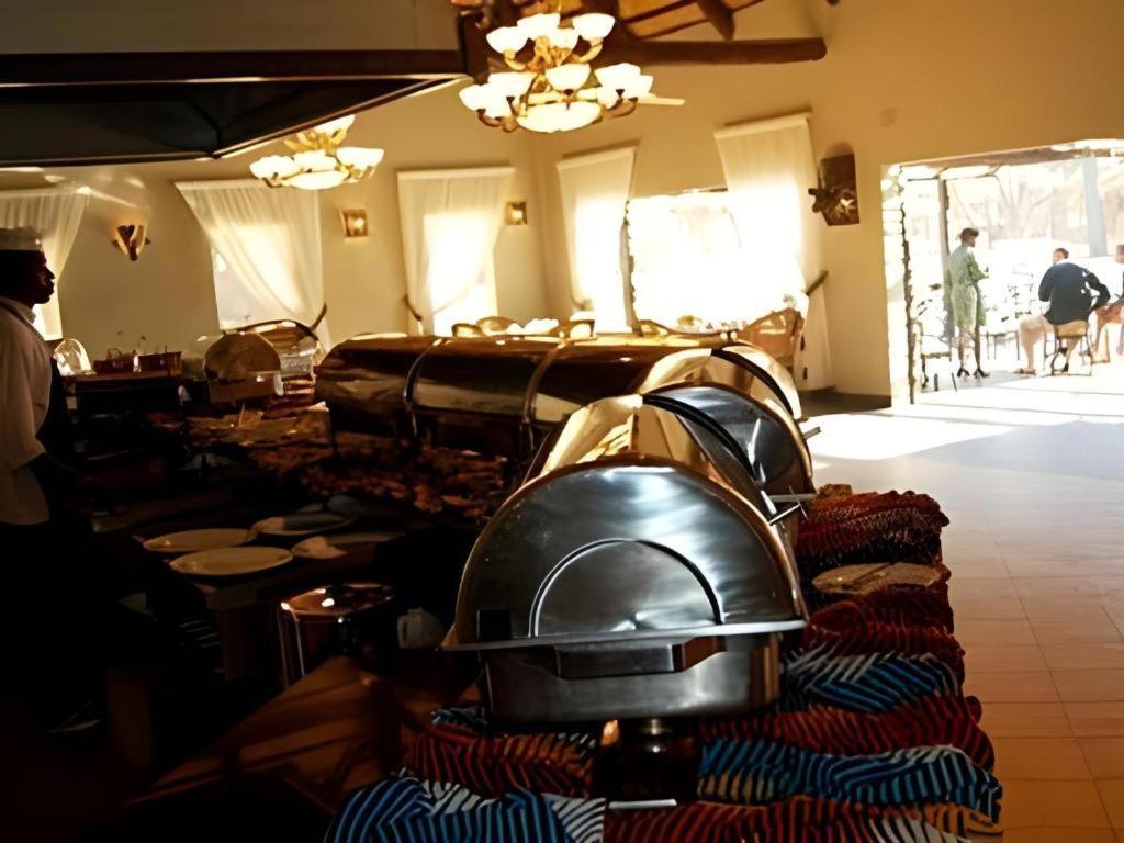 Chrismar Hotel Livingstone Bagian luar foto